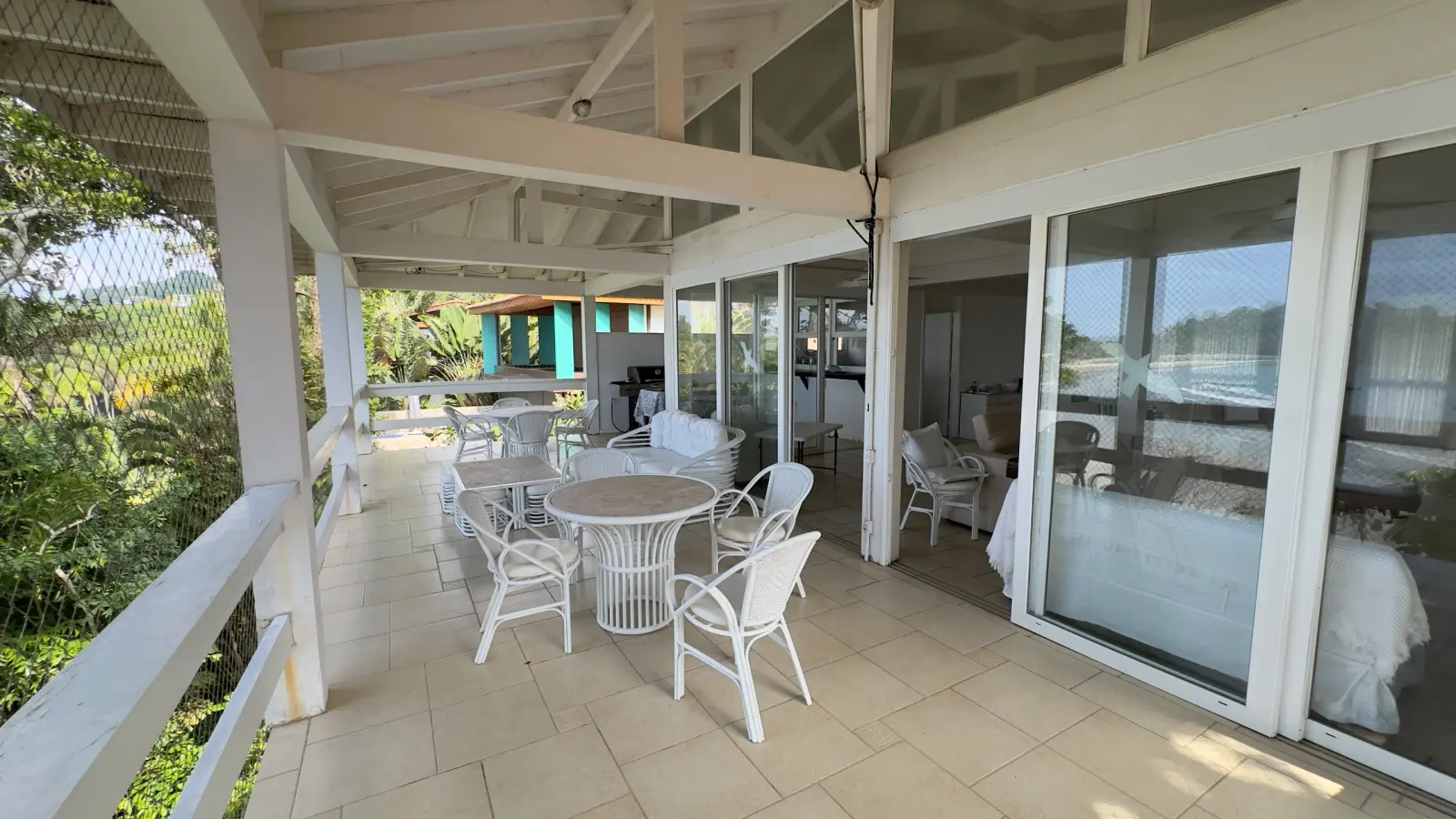 Casa para locação de temporada com vista e próximo ao mar no condominio Iporanga (9)