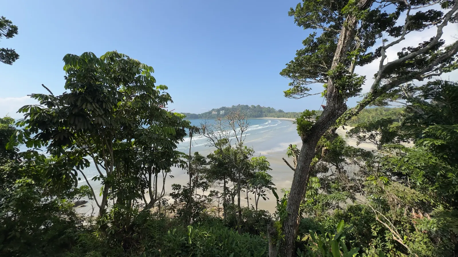 Casa para locação de temporada com vista e próximo ao mar no condominio Iporanga (7)