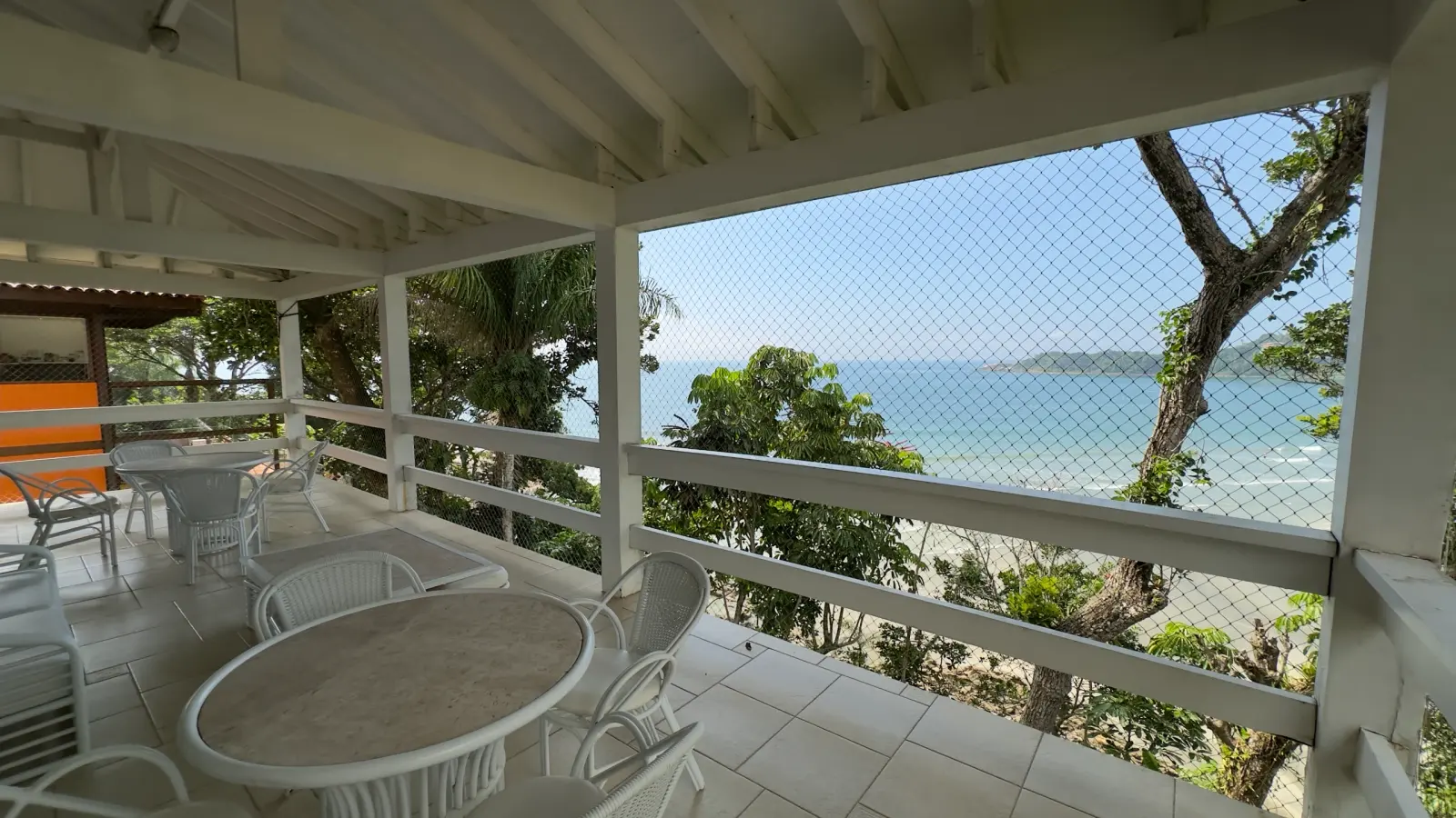 Casa para locação de temporada com vista e próximo ao mar no condominio Iporanga (1)