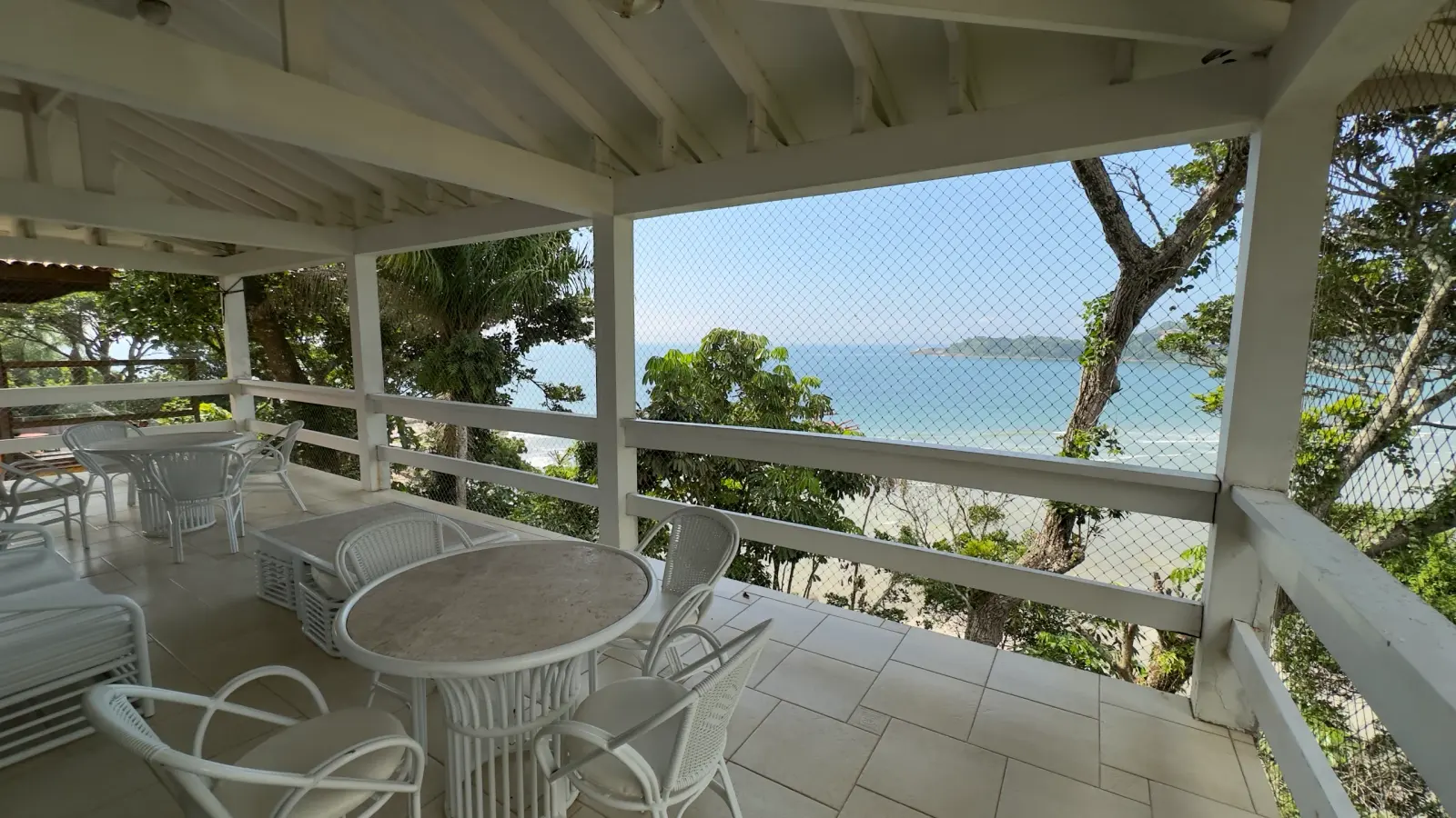 Casa para locação de temporada com vista e próximo ao mar no condominio Iporanga (11)