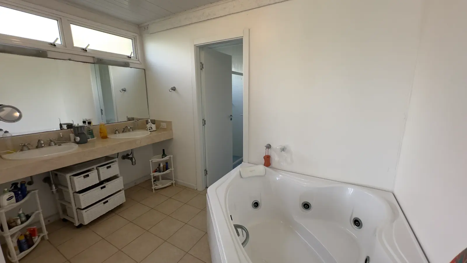 Casa para locação de temporada com vista e próximo ao mar no condominio Iporanga (15)