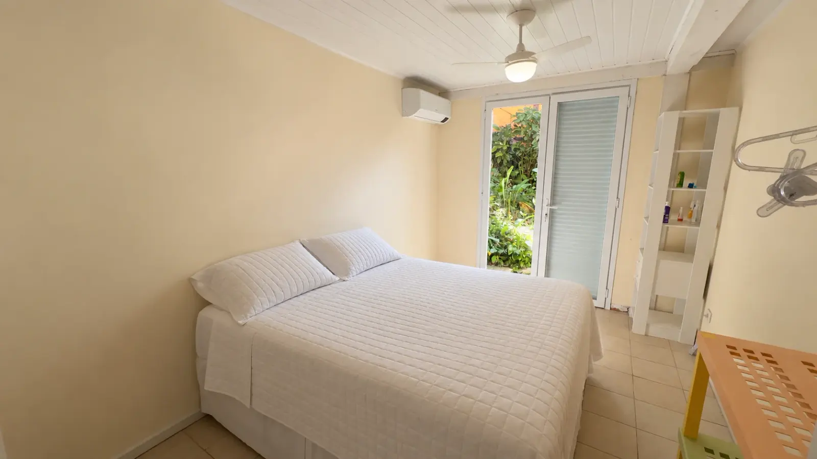 Casa para locação de temporada com vista e próximo ao mar no condominio Iporanga (17)