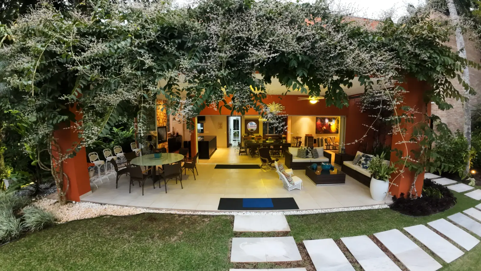 Vista aérea 7 — Iporanga, Guarujá, para temporada, Casa