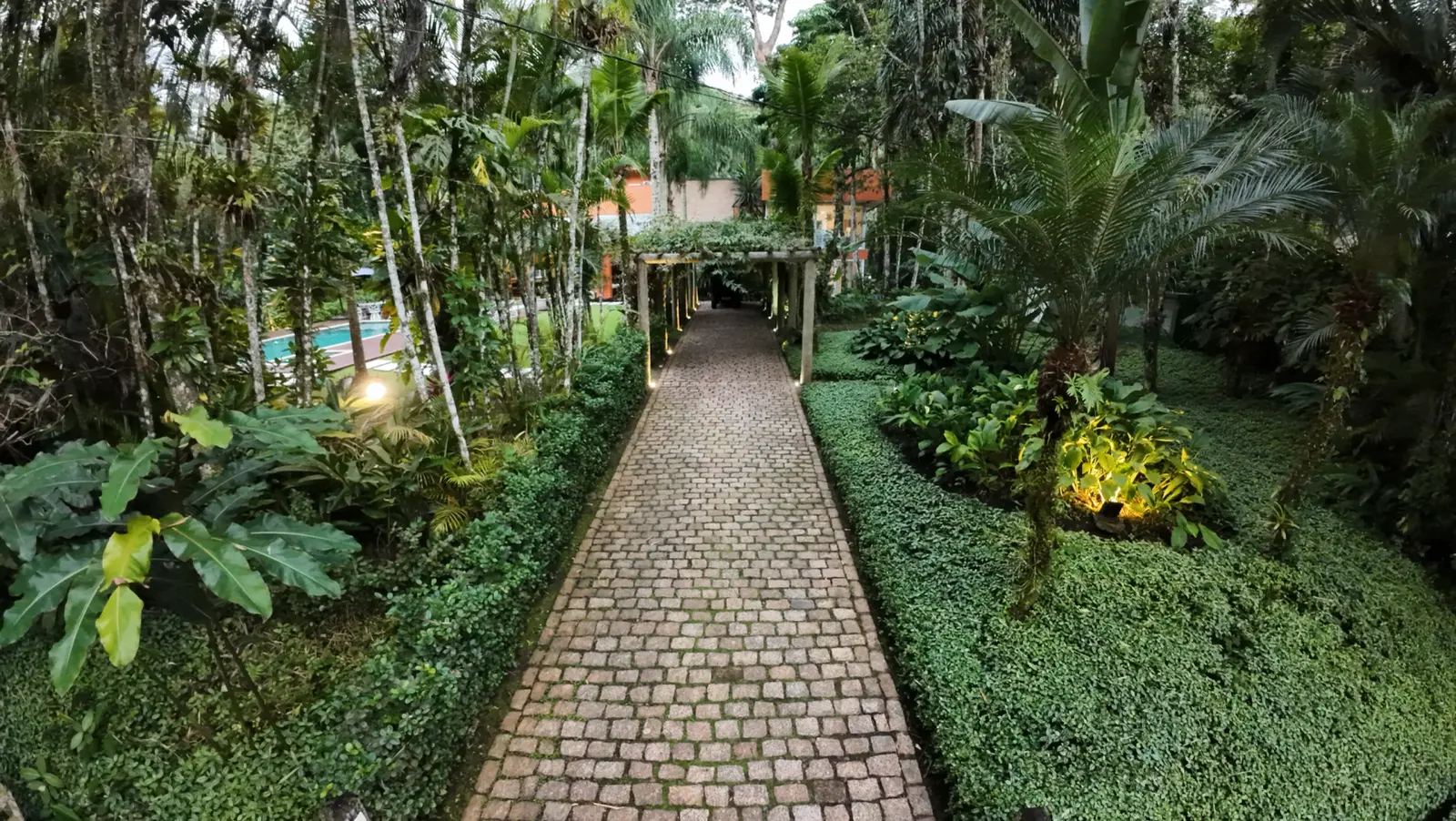 Vista aérea 3 — Iporanga, Guarujá, para temporada, Casa