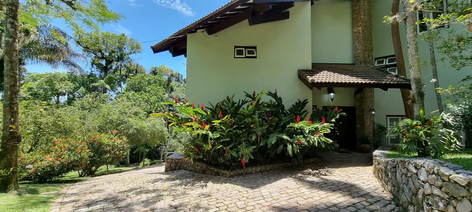 Área externa 6 — São Pedro, Guarujá, à venda e para locação, Casa