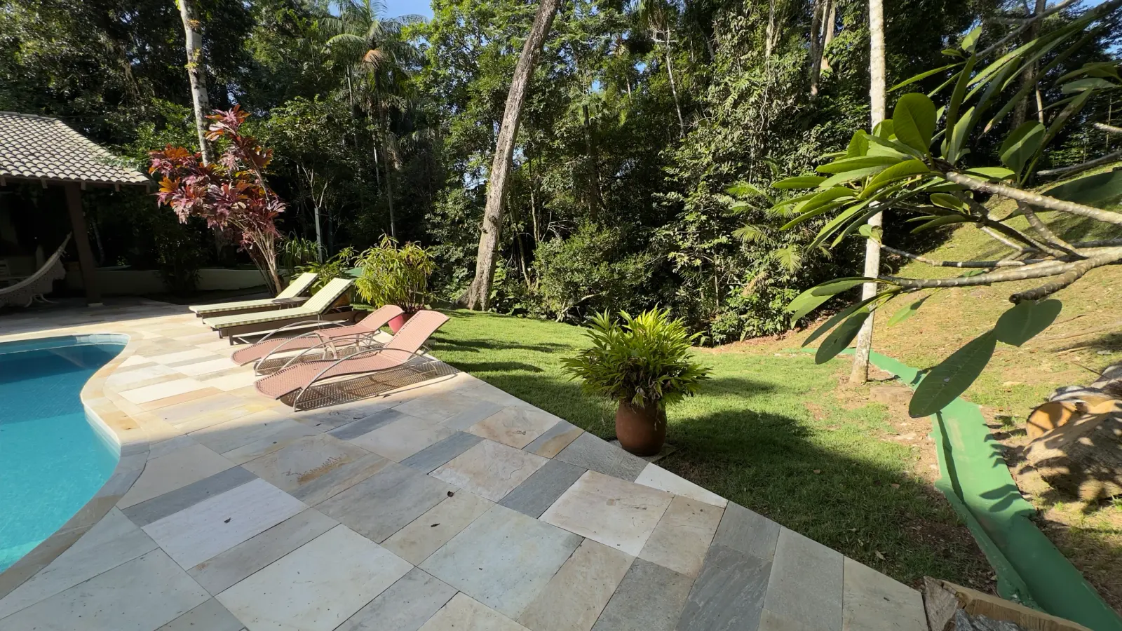 Área externa 14 — São Pedro, Guarujá, à venda e para locação, Casa