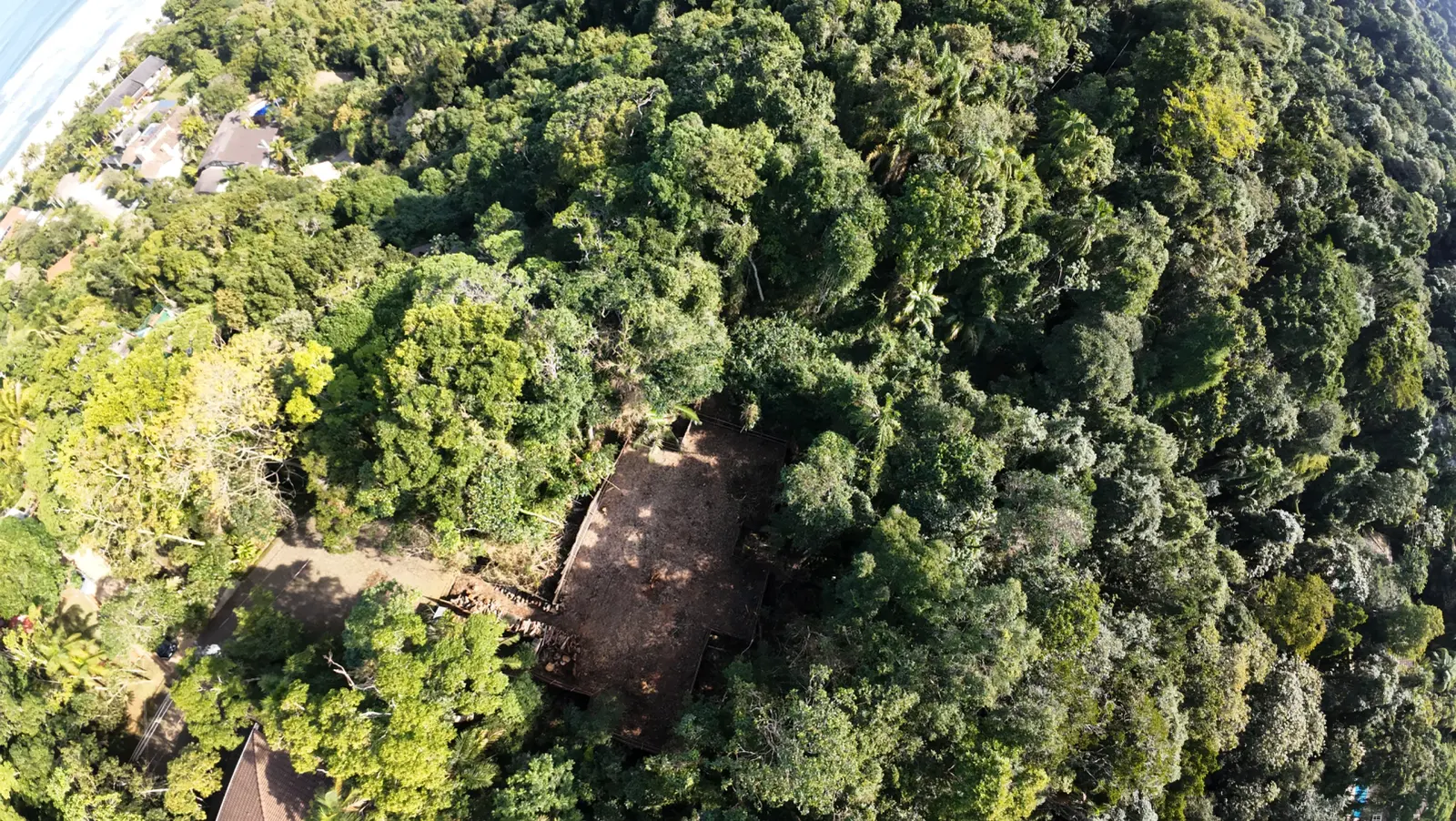 Foto area de terreno com projeto aprovado na cetesb e prefeitura para construçao de 785 metros quadrado