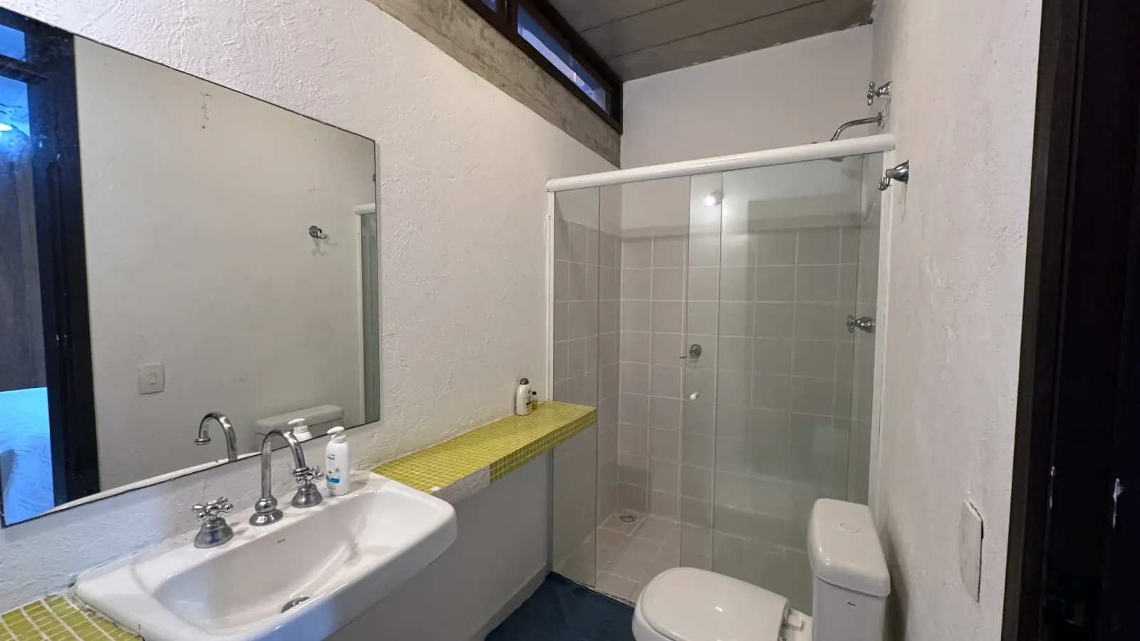 Villa 207 - Aluguel Temporada - Banheiro privativo da Suíte 5 com box em vidro e acabamento moderno
