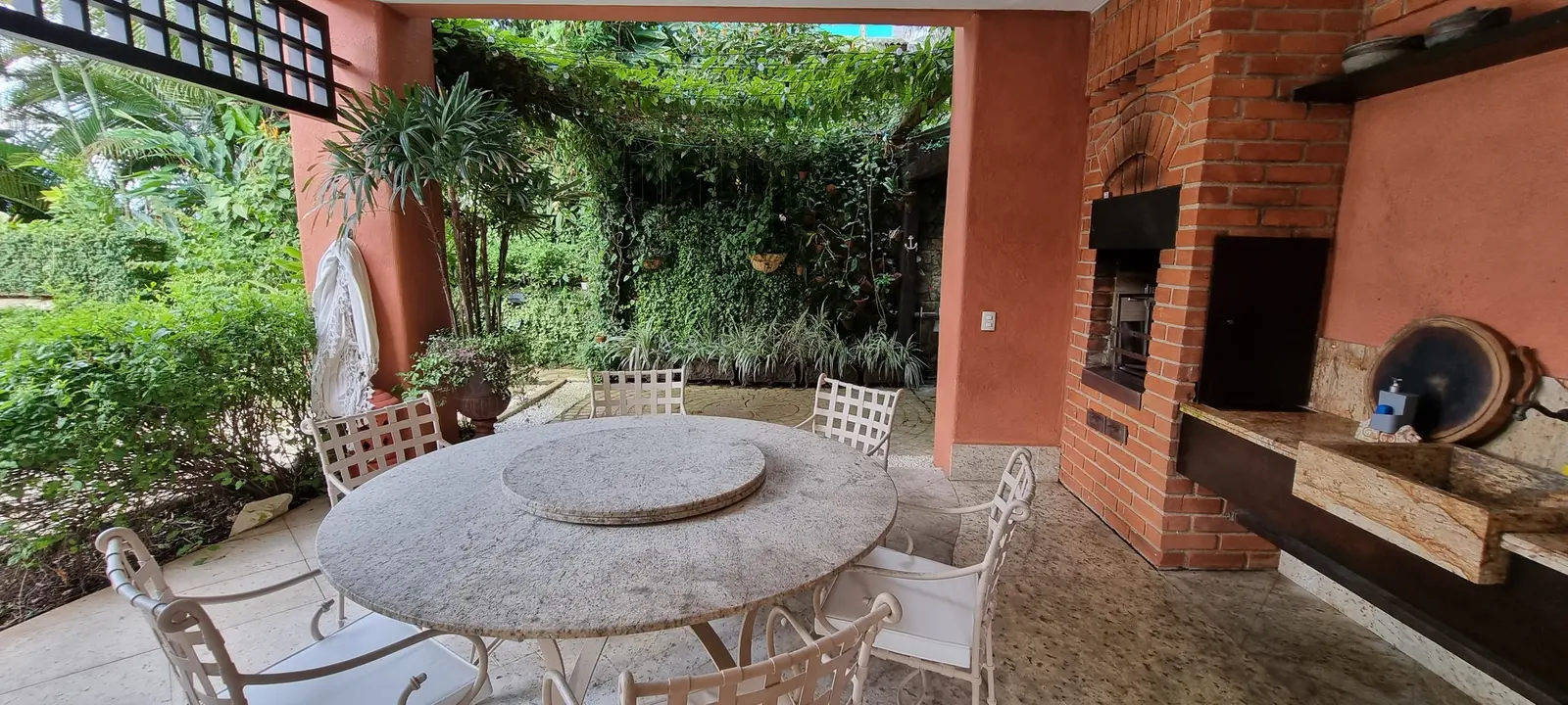 Área externa 13 — Iporanga, Guarujá, para locação, Casa