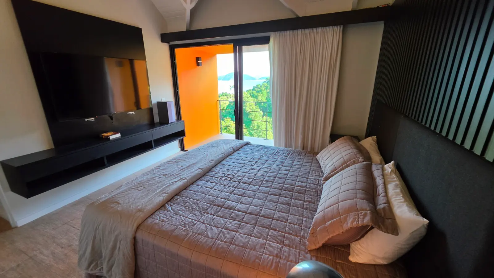 Suíte 13 — Iporanga, Guarujá, para temporada, Casa