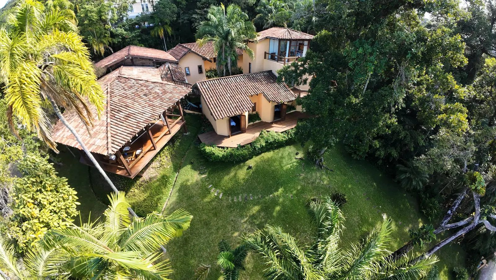 Vista aérea 4 — São Pedro, Guarujá, à venda e para locação, Casa