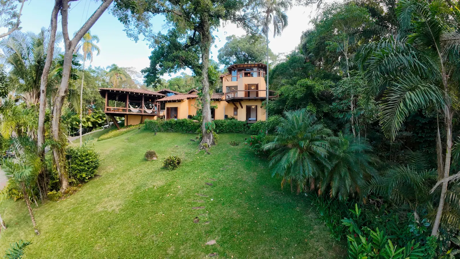 Área externa 3 — São Pedro, Guarujá, à venda e para locação, Casa