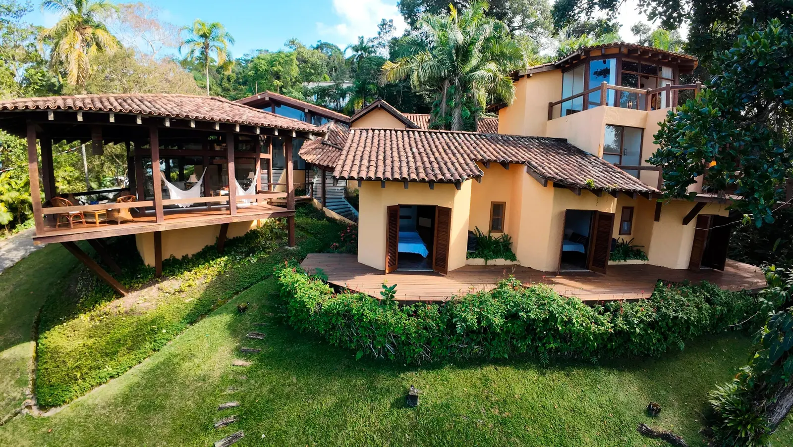 Vista aérea 2 — São Pedro, Guarujá, à venda e para locação, Casa
