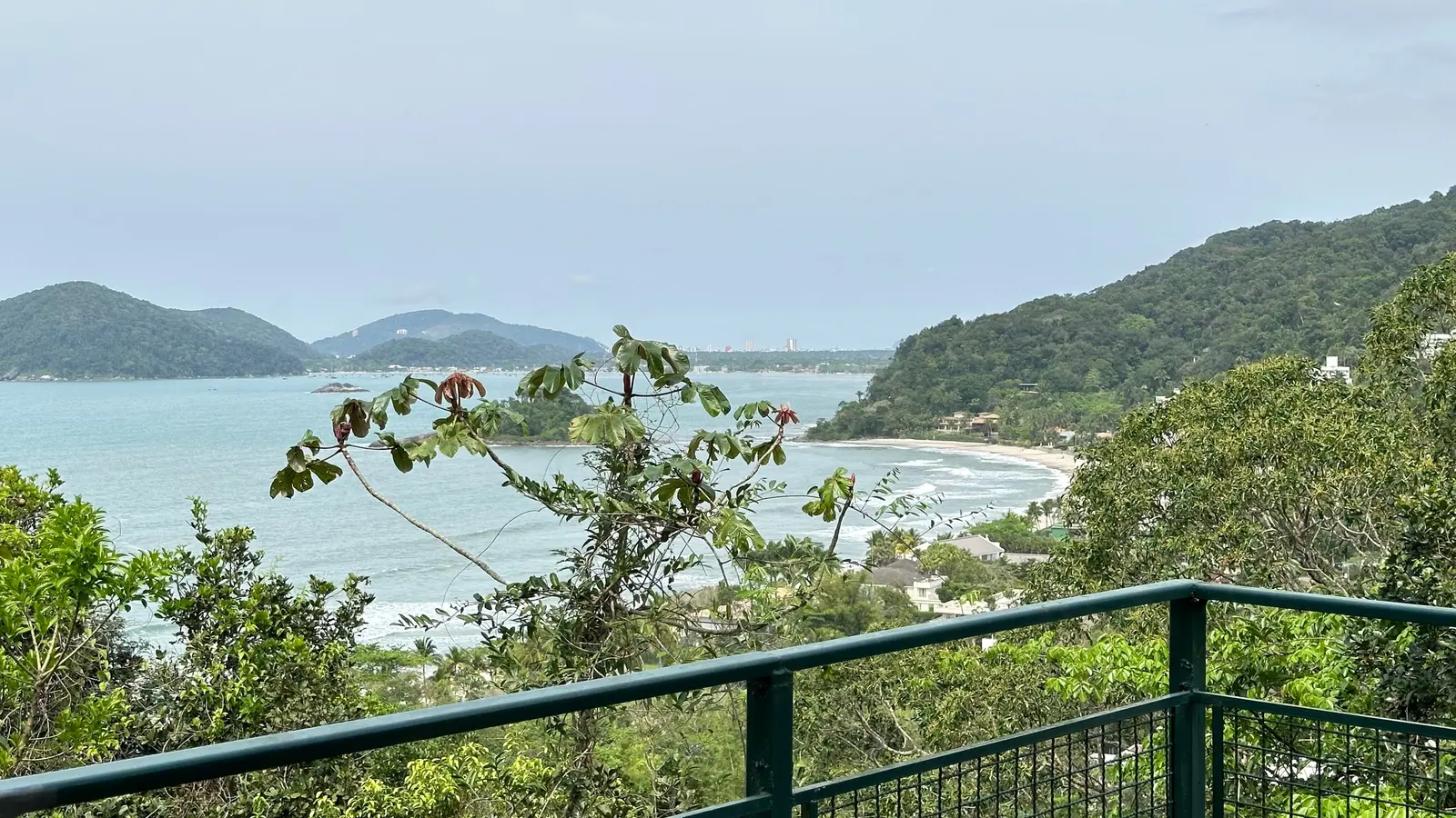Área externa 5 — Iporanga, Guarujá, à venda e para locação, Casa