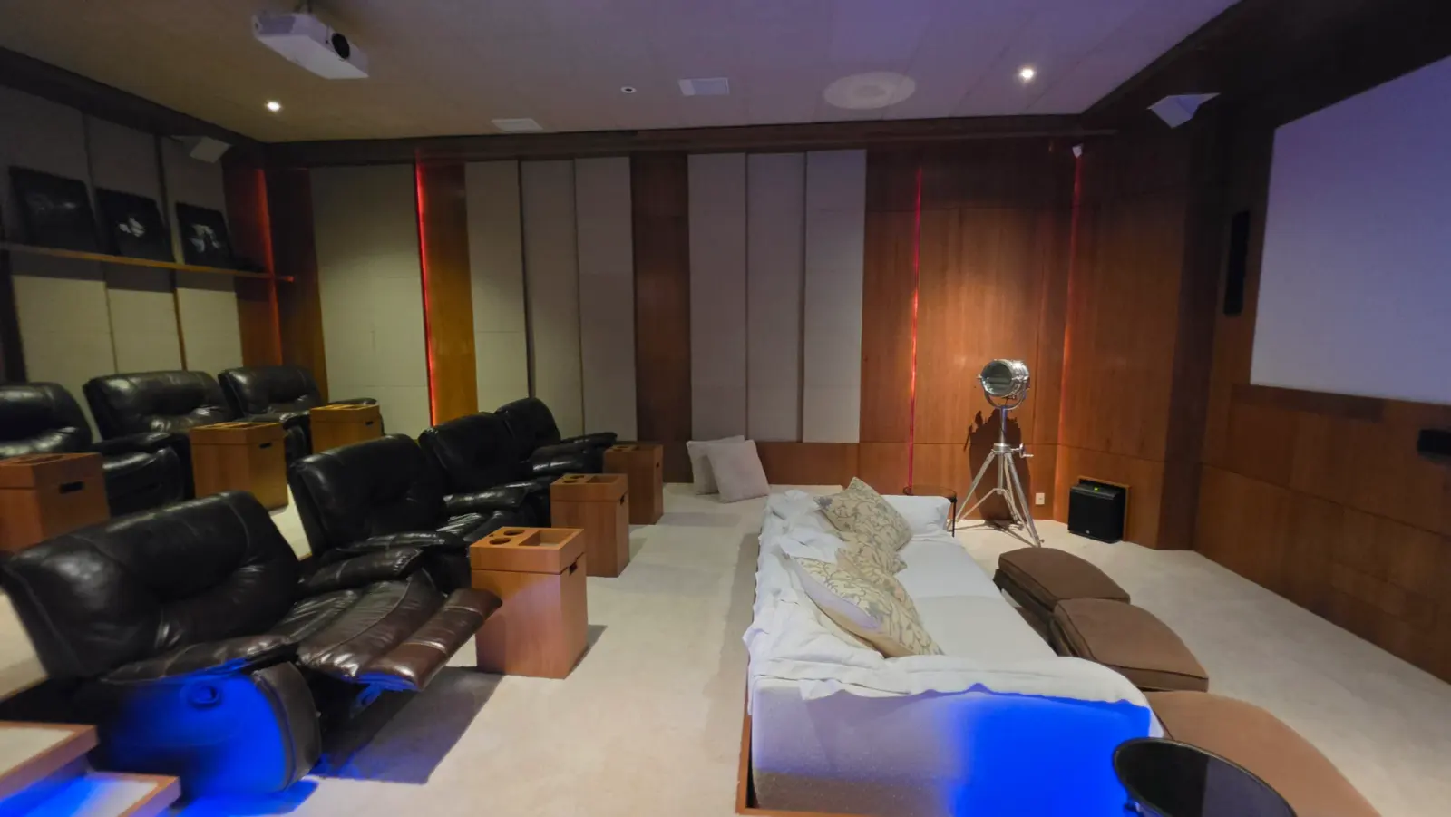 Casa à Venda na Quinta da Baroneza - Arquitetura Toscana - 9 Suítes - Imóvel Vendendo na Baroneza (147)