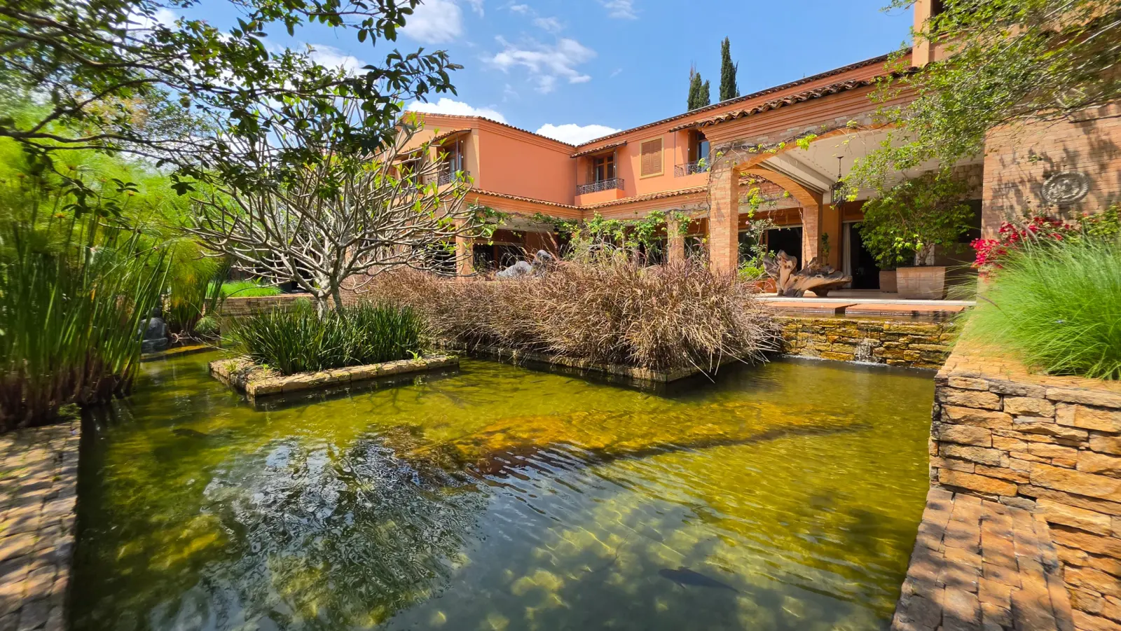 Casa à Venda na Quinta da Baroneza - Arquitetura Toscana - 9 Suítes - Imóvel Vendendo na Baroneza (82)