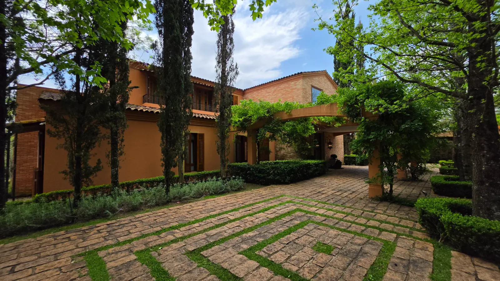 Casa à Venda na Quinta da Baroneza - Arquitetura Toscana - 9 Suítes - Imóvel Vendendo na Baroneza (64)