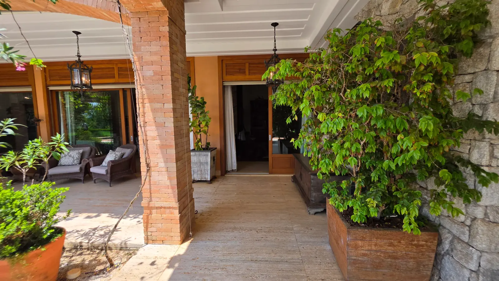 Casa à Venda na Quinta da Baroneza - Arquitetura Toscana - 9 Suítes - Imóvel Vendendo na Baroneza (99)