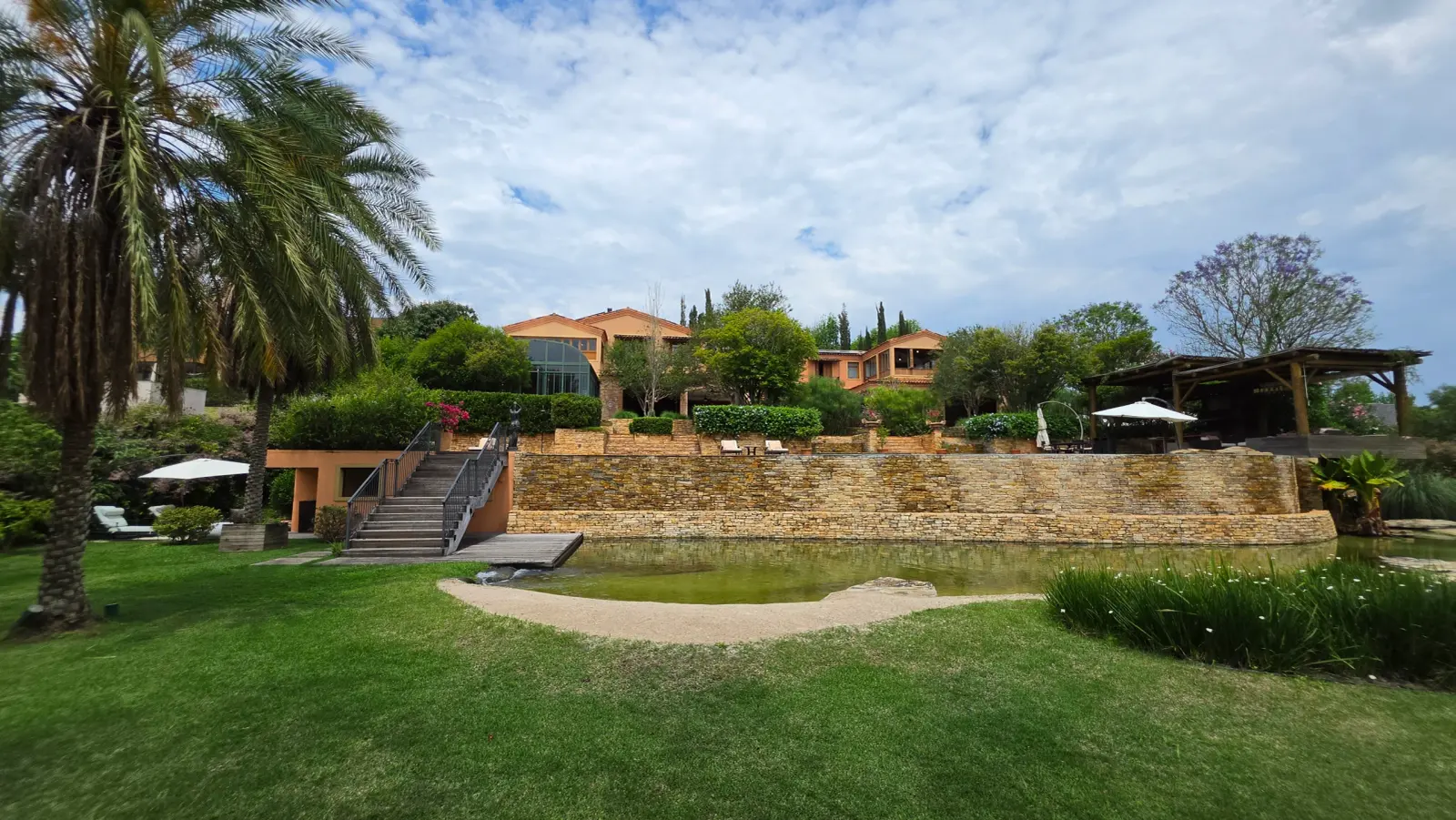 Casa à Venda na Quinta da Baroneza - Arquitetura Toscana - 9 Suítes - Imóvel Vendendo na Baroneza (78)