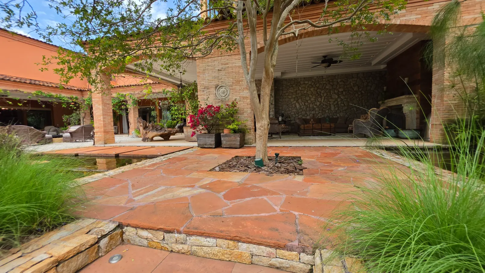 Casa à Venda na Quinta da Baroneza - Arquitetura Toscana - 9 Suítes - Imóvel Vendendo na Baroneza (104)