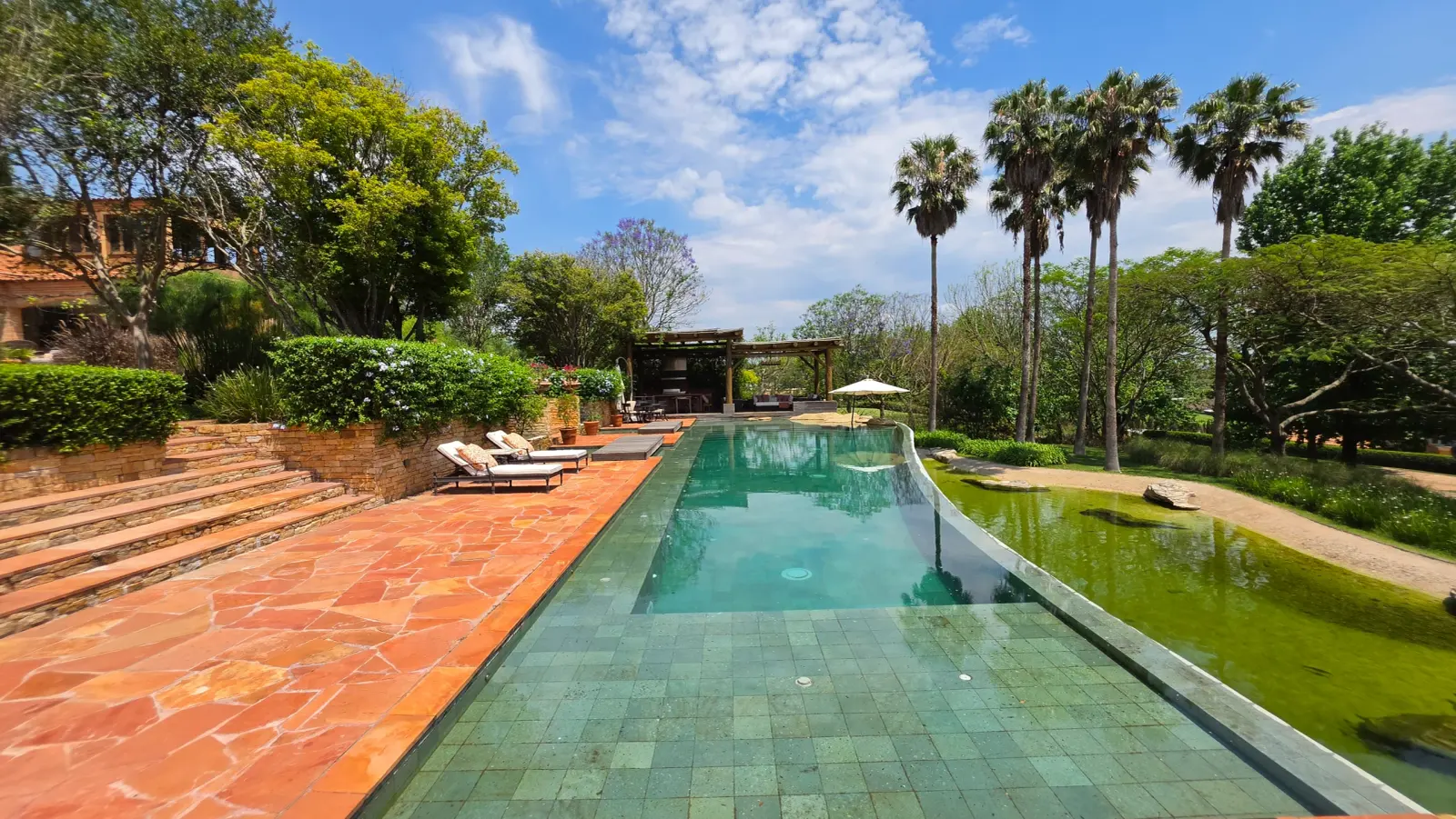 Casa à Venda na Quinta da Baroneza - Arquitetura Toscana - 9 Suítes - Imóvel Vendendo na Baroneza (11)
