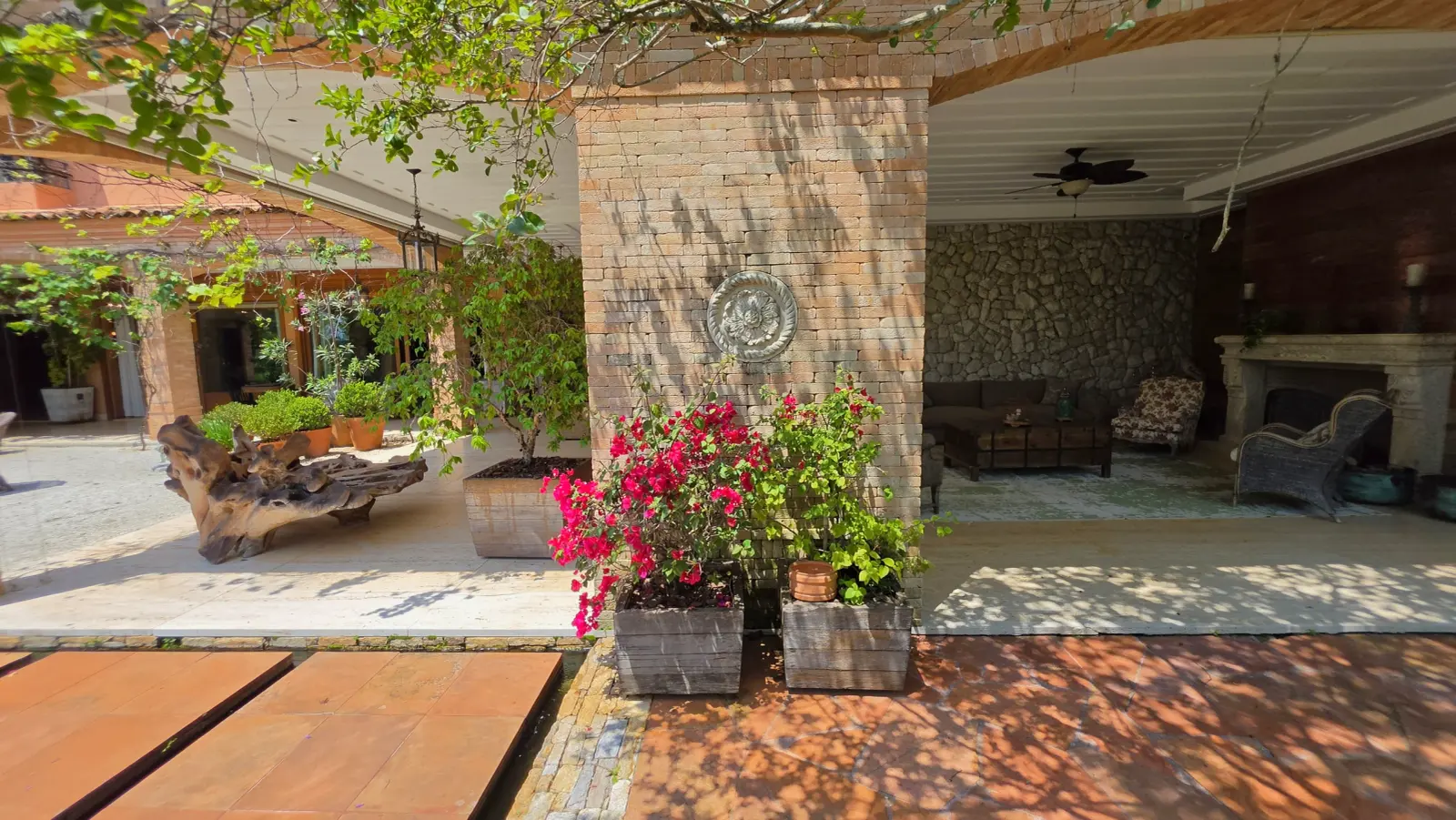 Casa à Venda na Quinta da Baroneza - Arquitetura Toscana - 9 Suítes - Imóvel Vendendo na Baroneza (85)