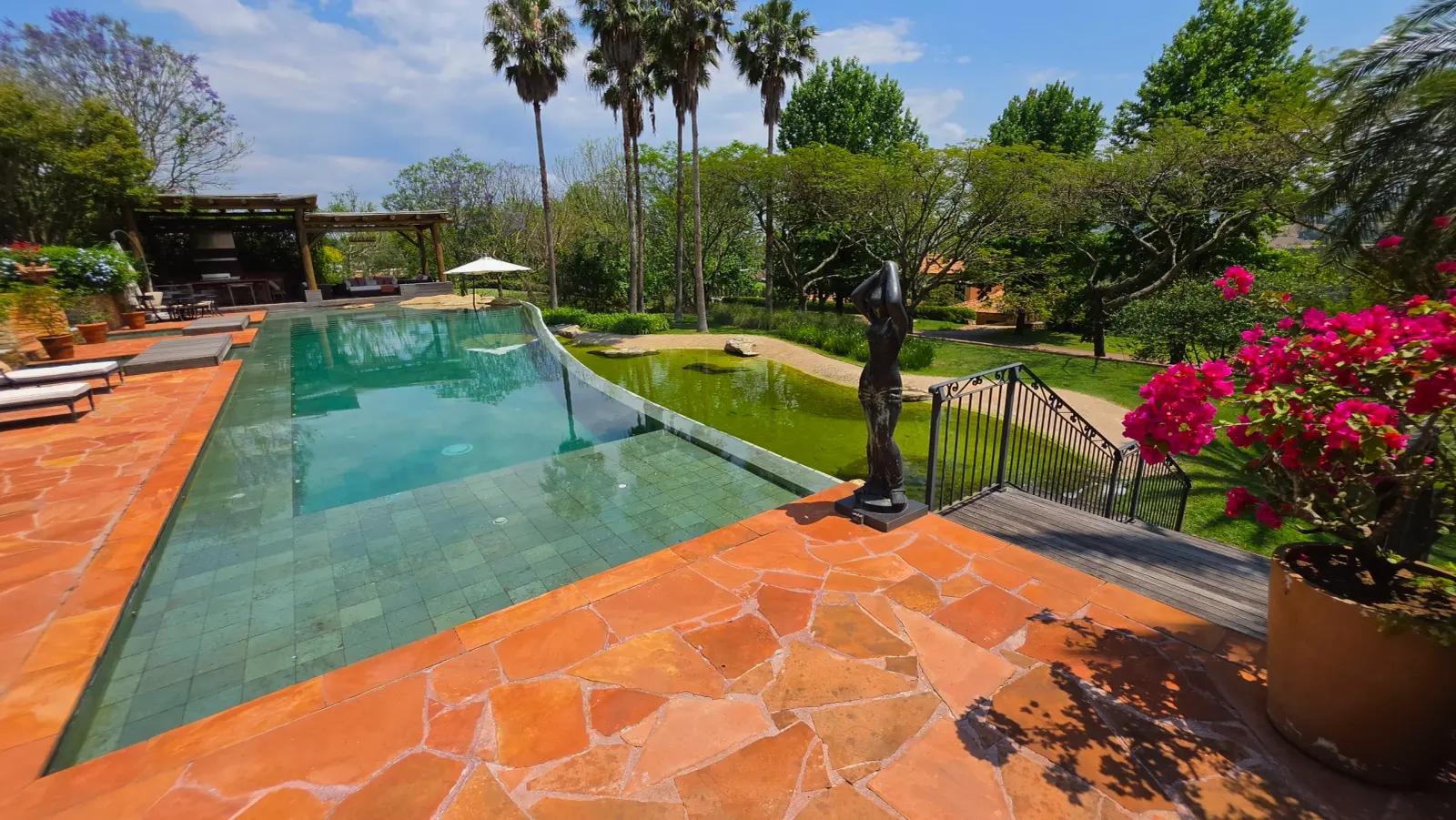 Casa à Venda na Quinta da Baroneza - Arquitetura Toscana - 9 Suítes - Imóvel Vendendo na Baroneza (14)