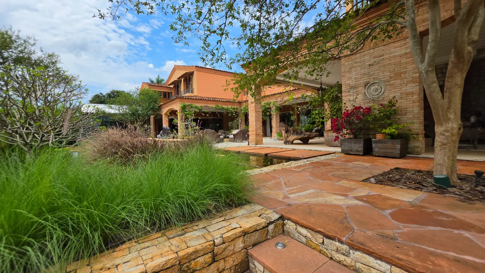 Casa à Venda na Quinta da Baroneza - Arquitetura Toscana - 9 Suítes - Imóvel Vendendo na Baroneza (107)