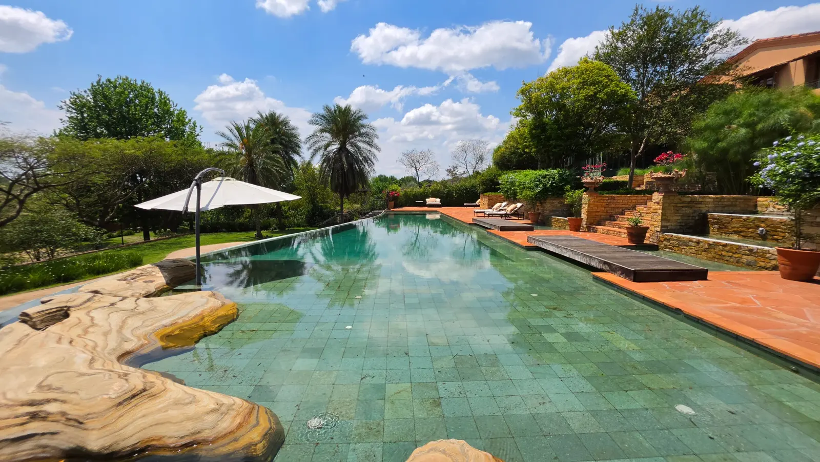 Casa à Venda na Quinta da Baroneza - Arquitetura Toscana - 9 Suítes - Imóvel Vendendo na Baroneza (62)
