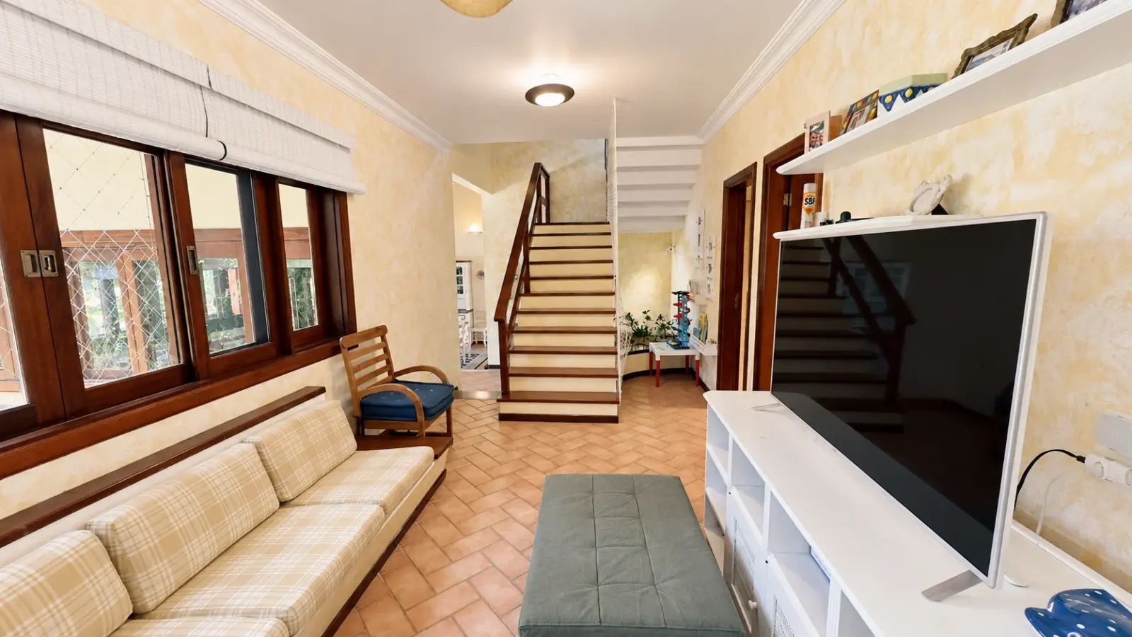 Casa rústica com amplo quintal gramado e piscina aquecida (24)