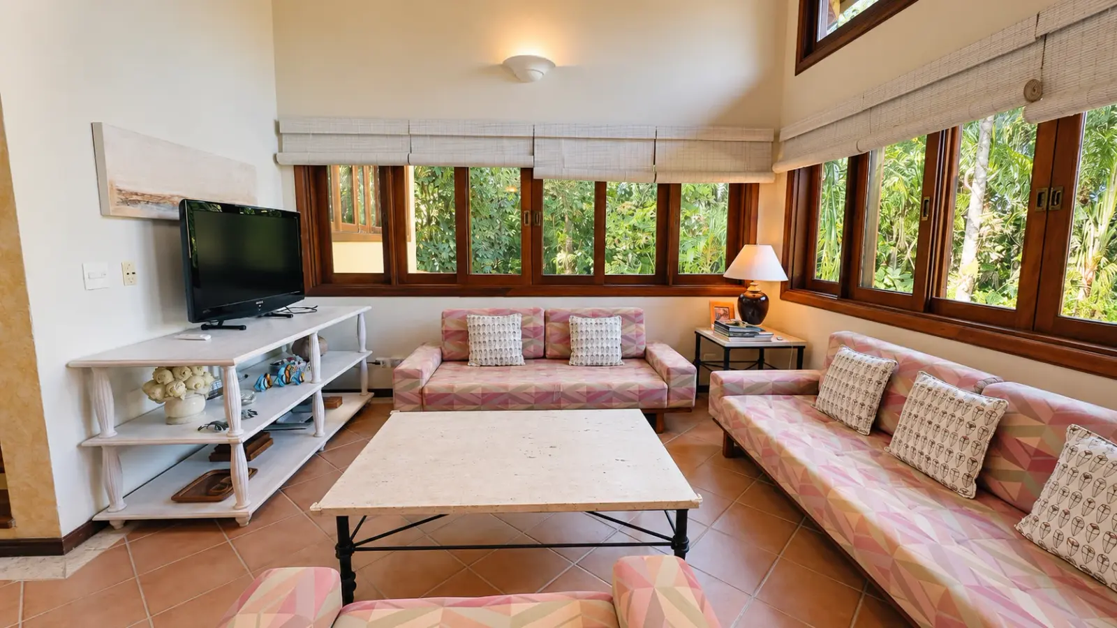 Casa rústica com amplo quintal gramado e piscina aquecida (18)