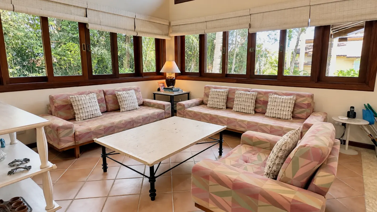 Casa rústica com amplo quintal gramado e piscina aquecida (21)