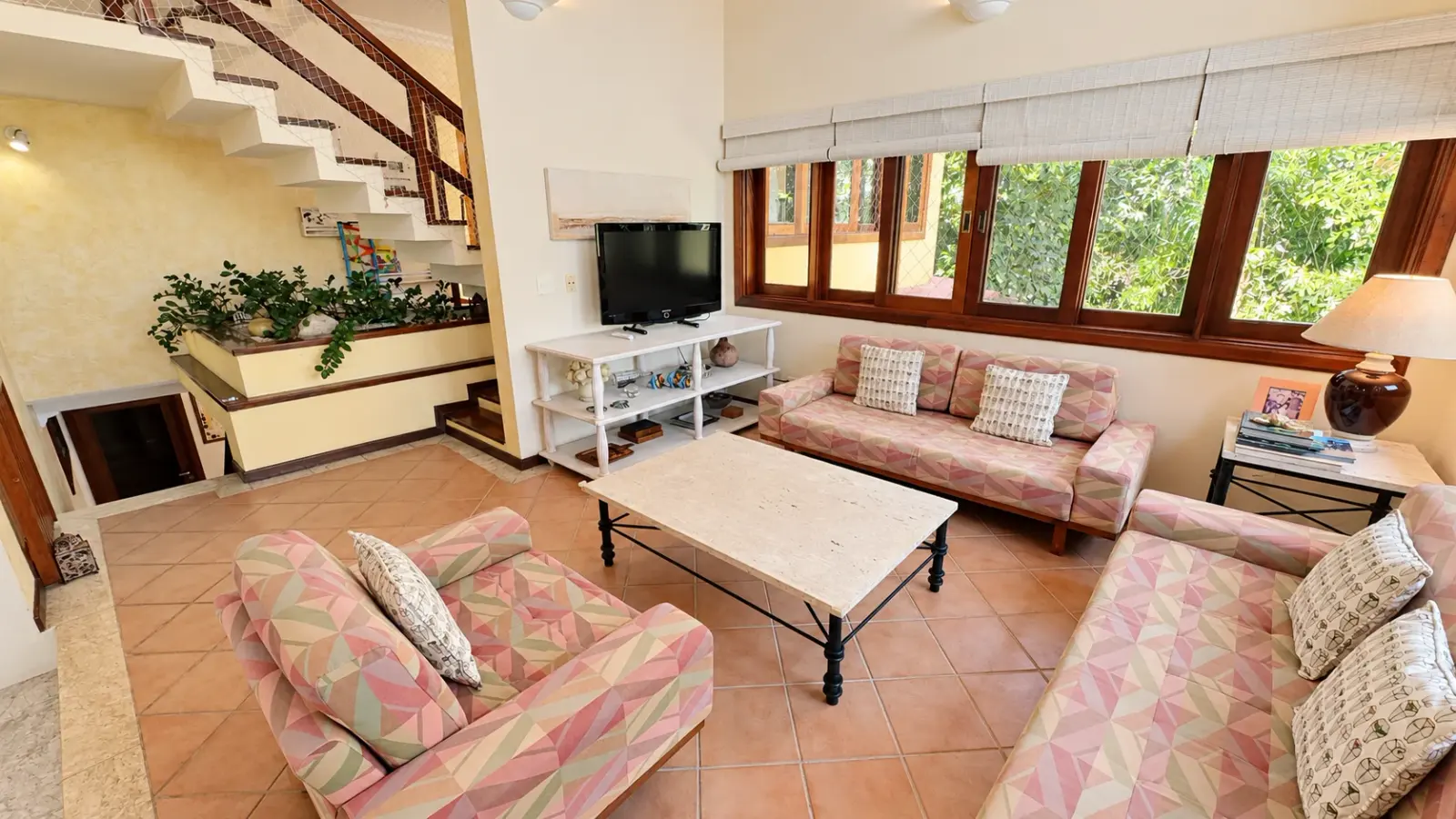 Casa rústica com amplo quintal gramado e piscina aquecida (20)