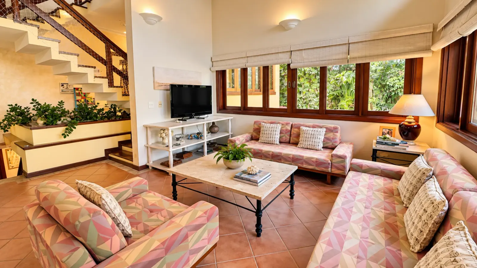 Casa rústica com amplo quintal gramado e piscina aquecida (19)