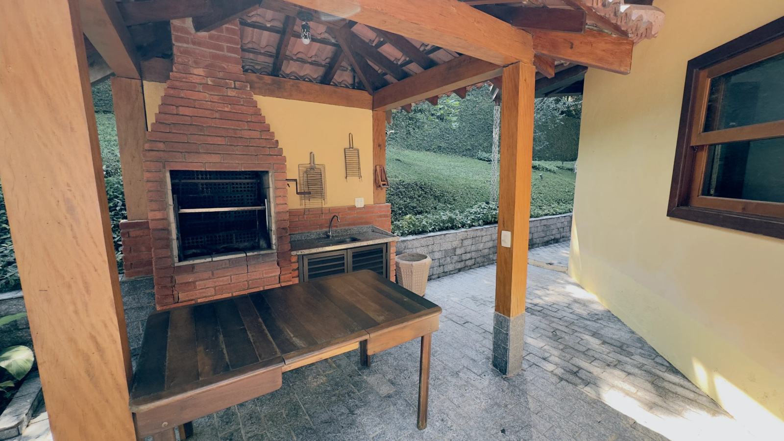 Casa rústica à venda no condomínio Iporanga (30)