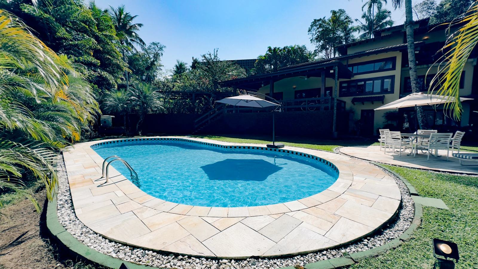 Casa rústica à venda no condomínio Iporanga (17)
