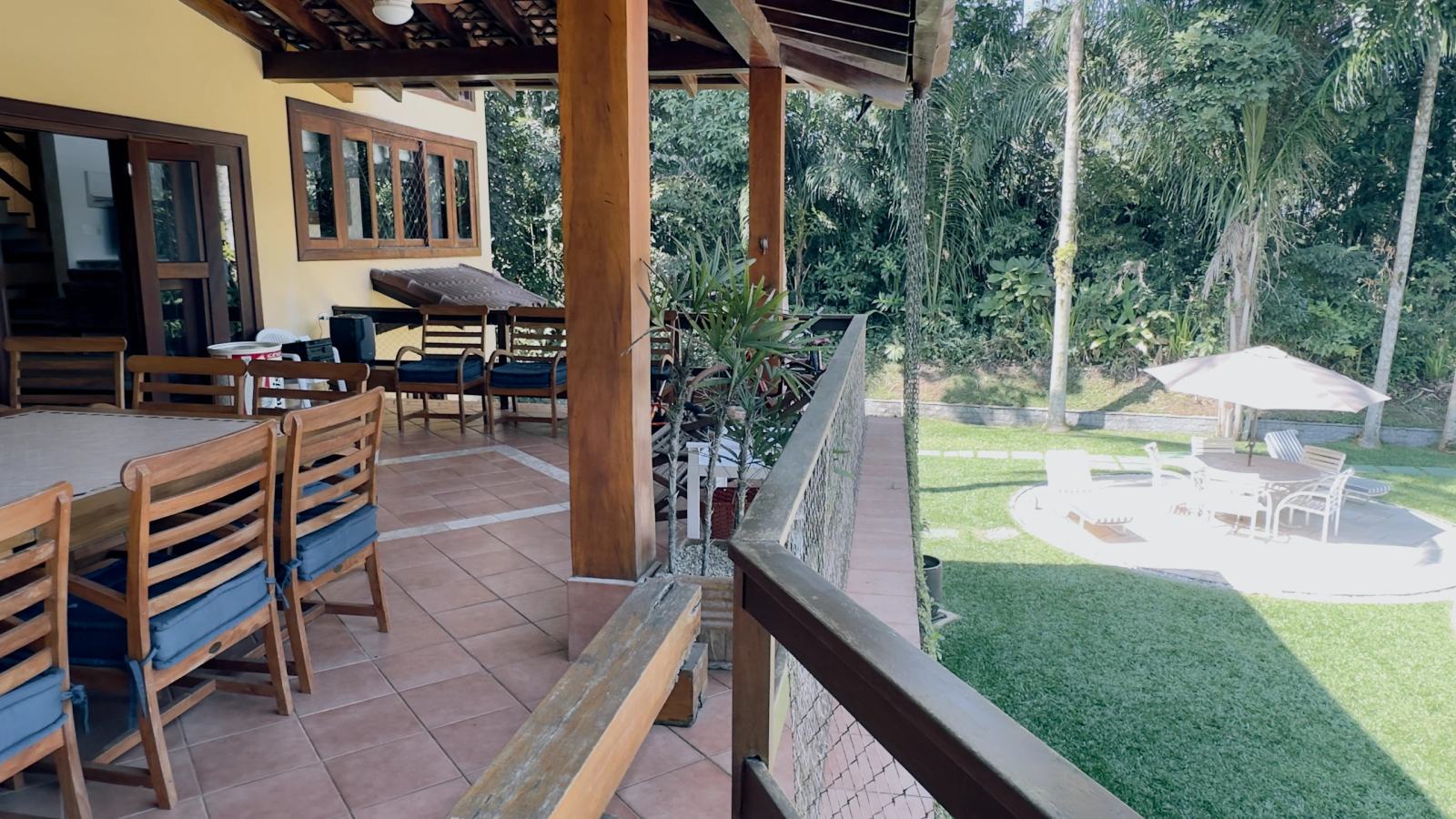 Casa rústica à venda no condomínio Iporanga (37)