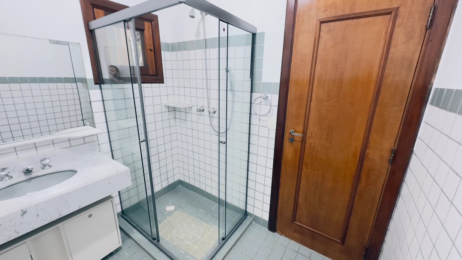 Casa rústica à venda no condomínio Iporanga (39)
