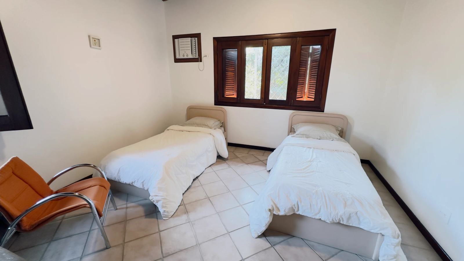 Casa rústica à venda no condomínio Iporanga (43)