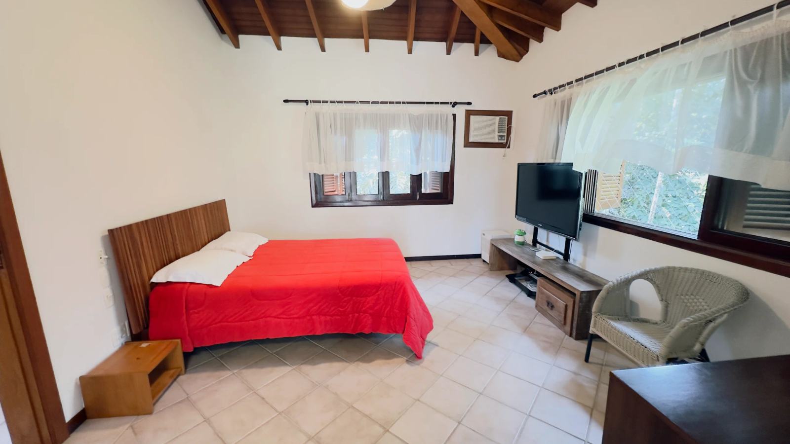 Casa rústica à venda no condomínio Iporanga (9)