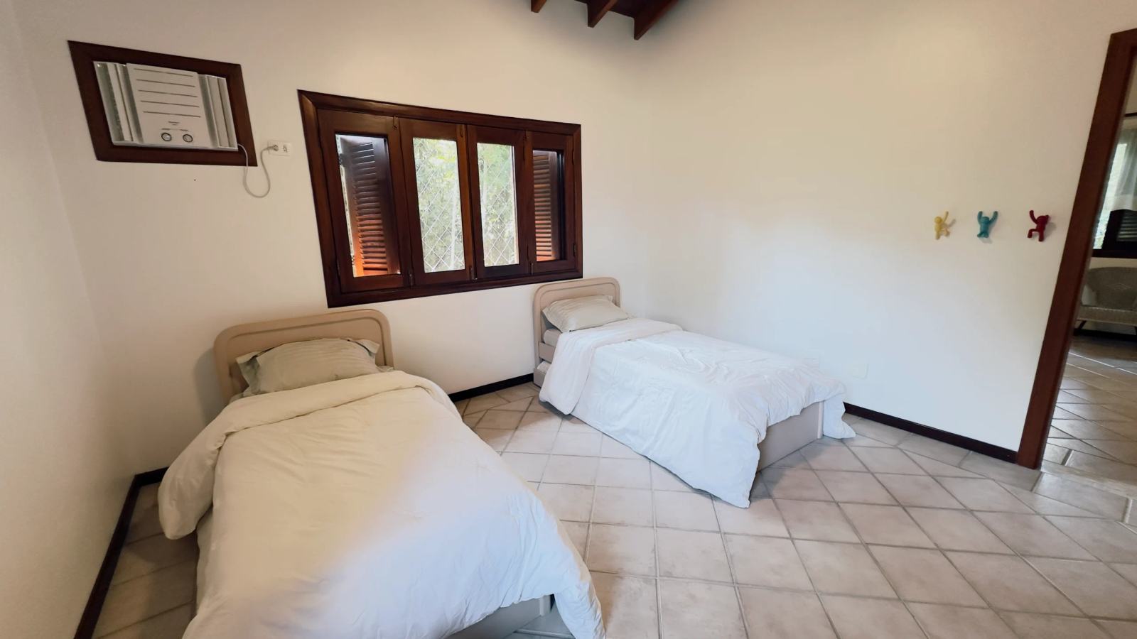 Casa rústica à venda no condomínio Iporanga (42)