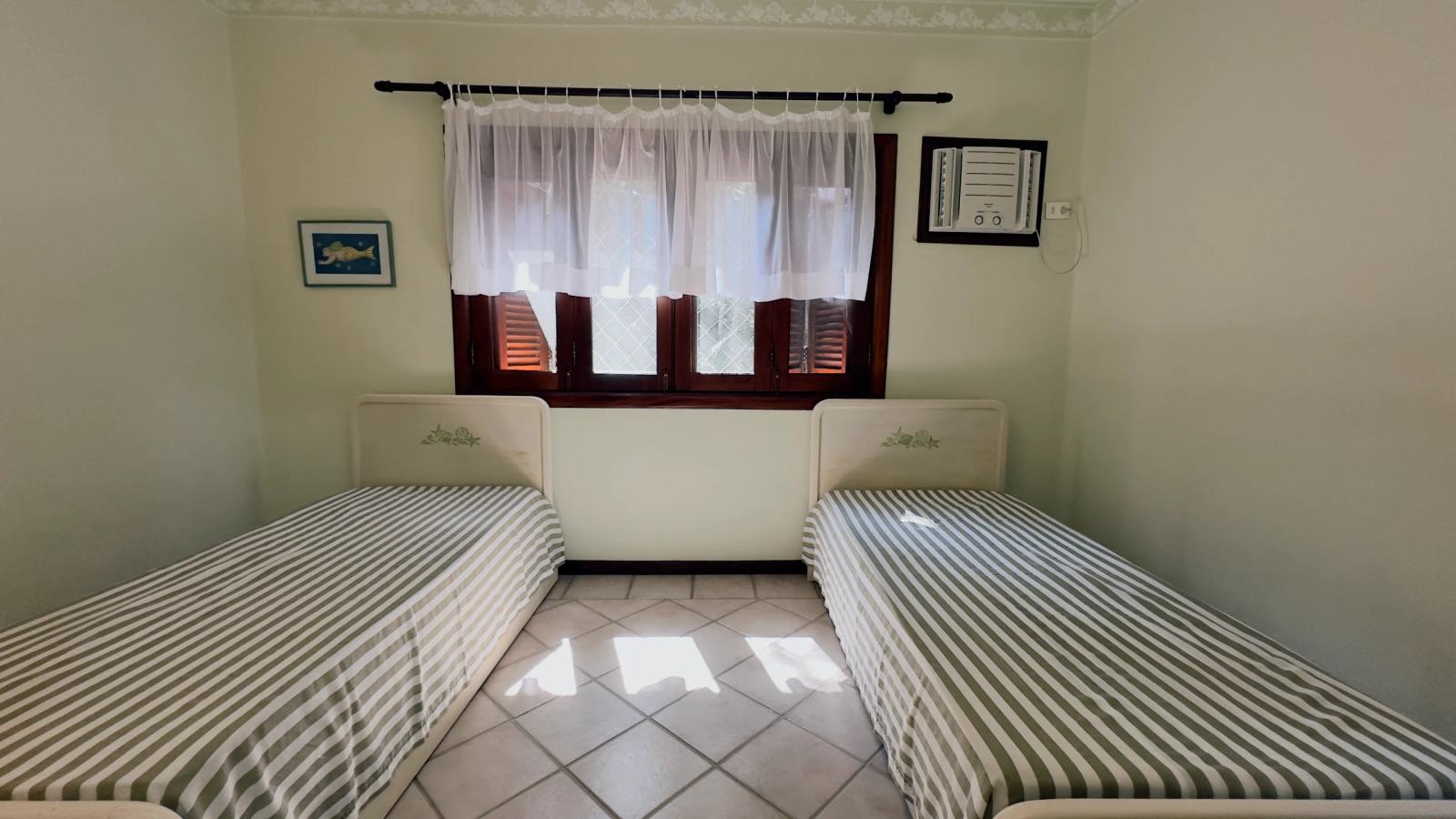 Casa rústica à venda no condomínio Iporanga (27)