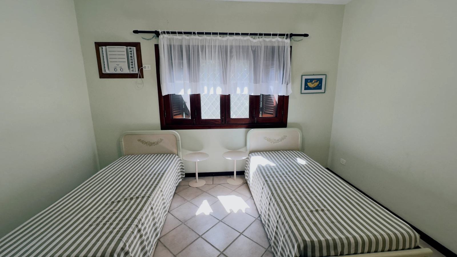 Casa rústica à venda no condomínio Iporanga (35)