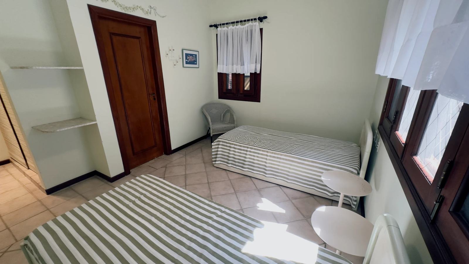 Casa rústica à venda no condomínio Iporanga (32)