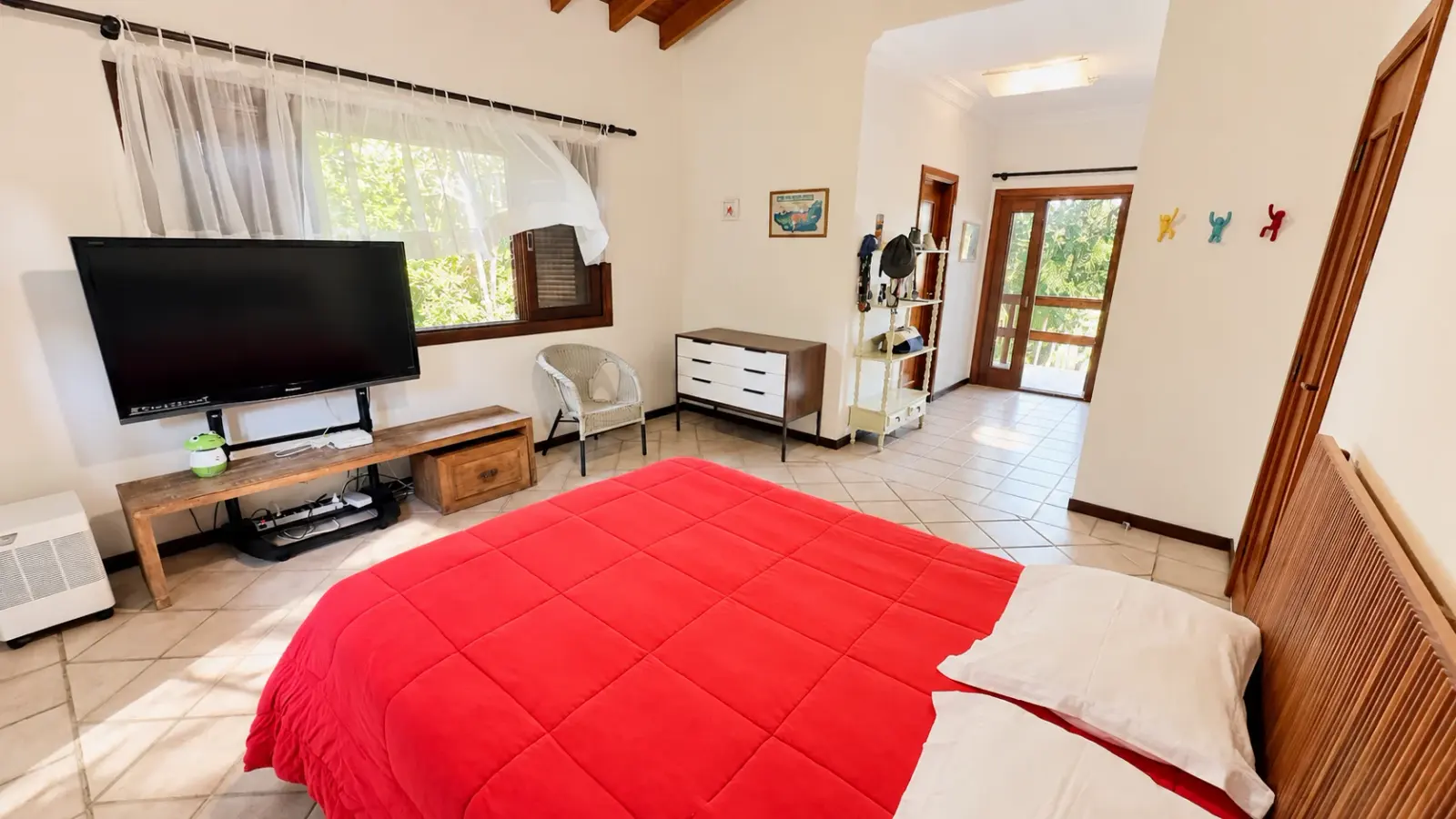 Casa rústica com amplo quintal gramado e piscina aquecida (36)