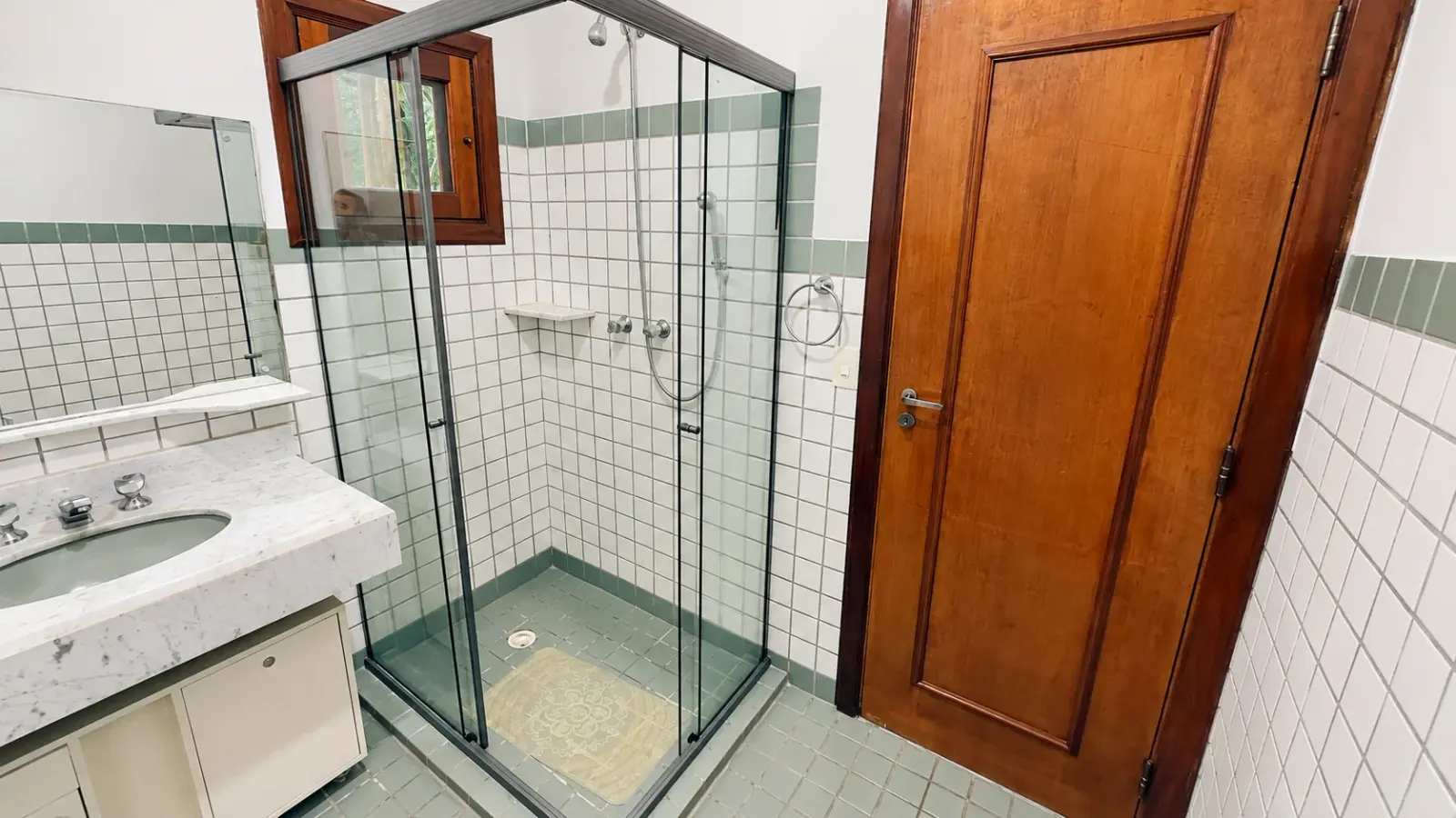 Casa rústica com amplo quintal gramado e piscina aquecida (31)