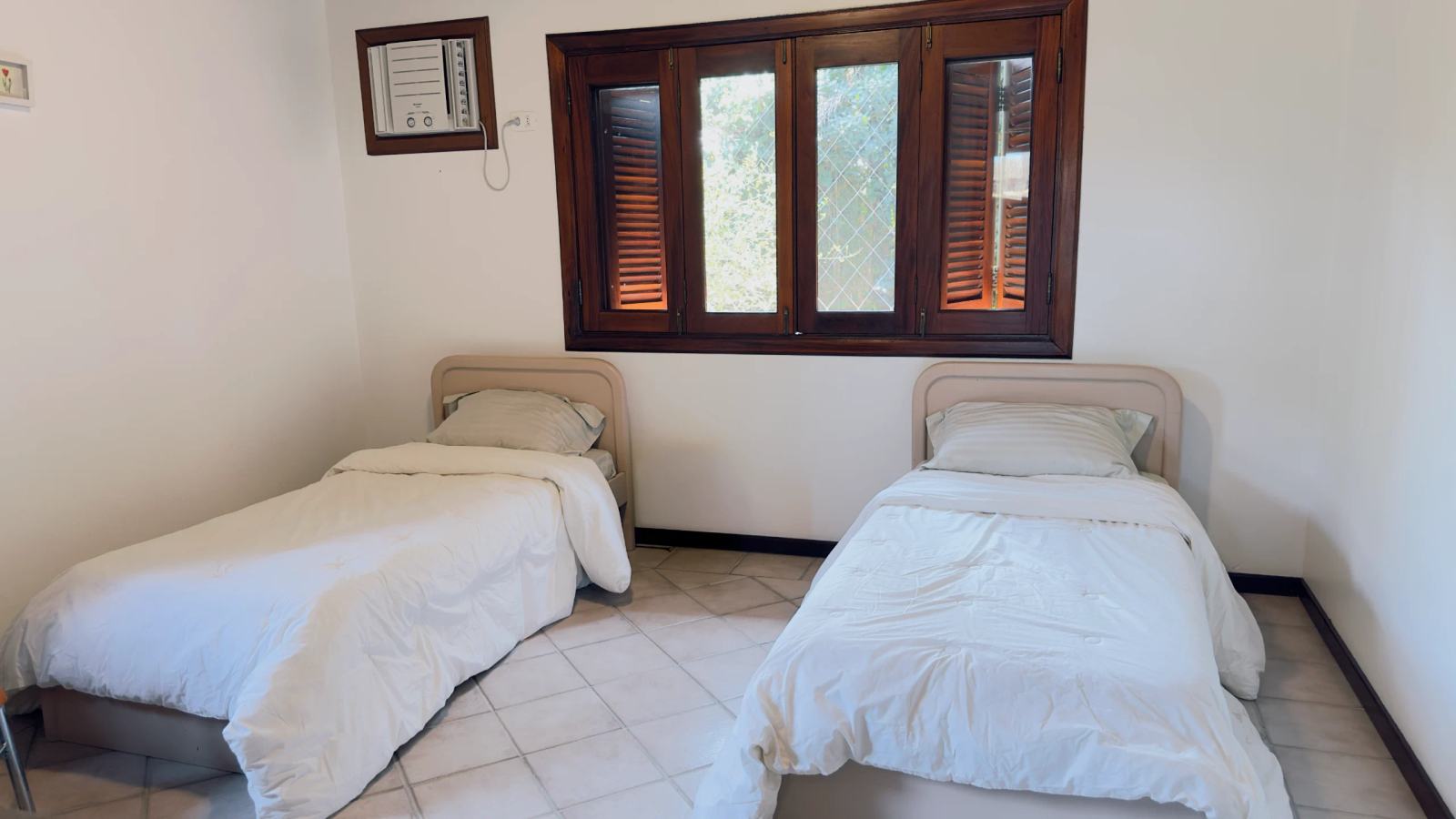 Casa rústica à venda no condomínio Iporanga (40)