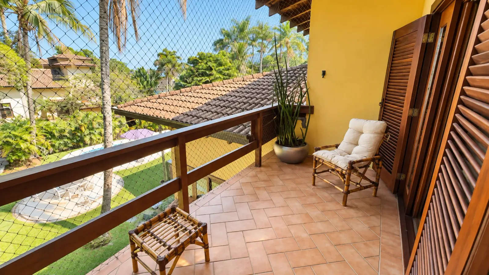 Casa rústica com amplo quintal gramado e piscina aquecida (38)