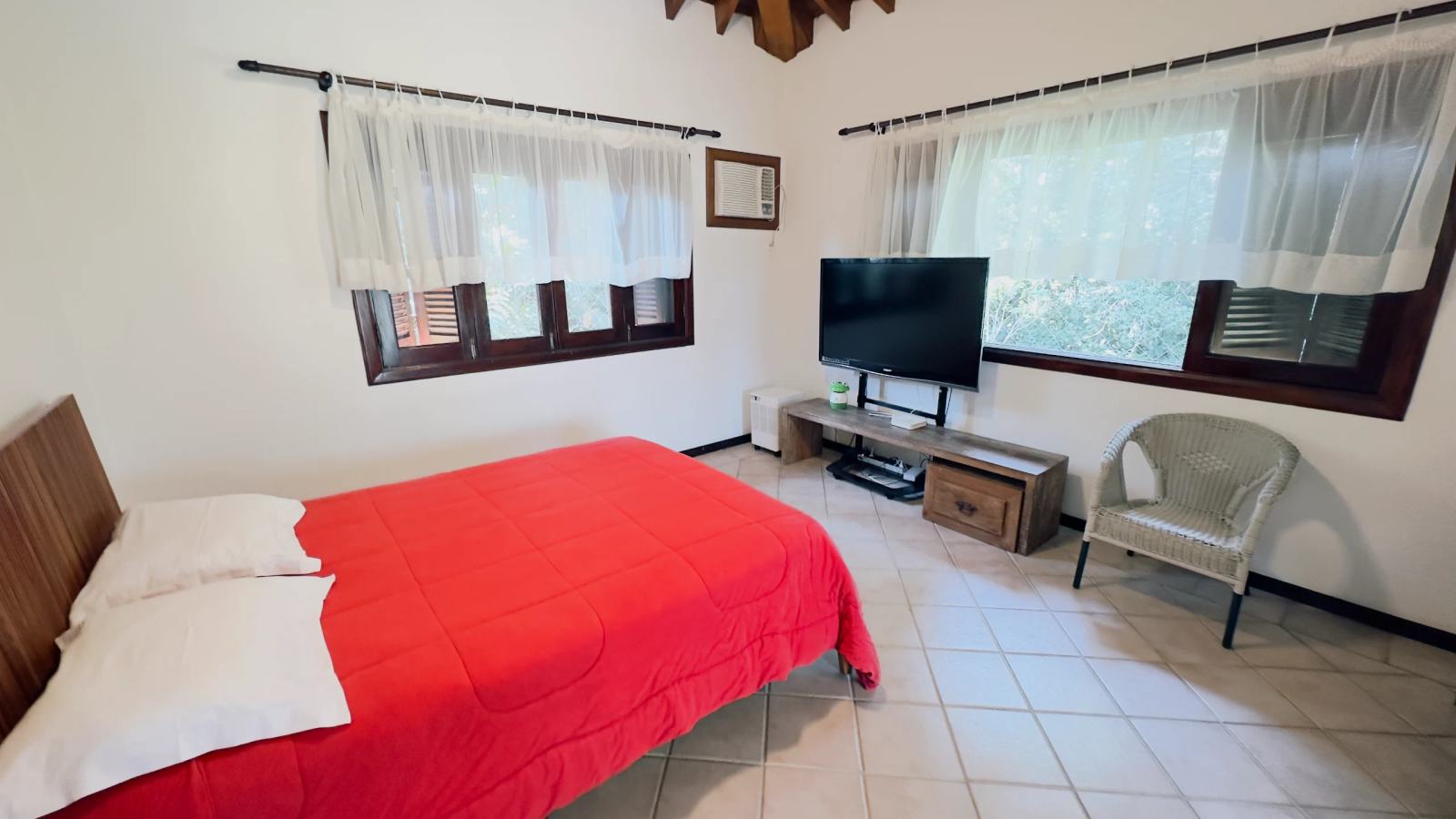 Casa rústica à venda no condomínio Iporanga (3)