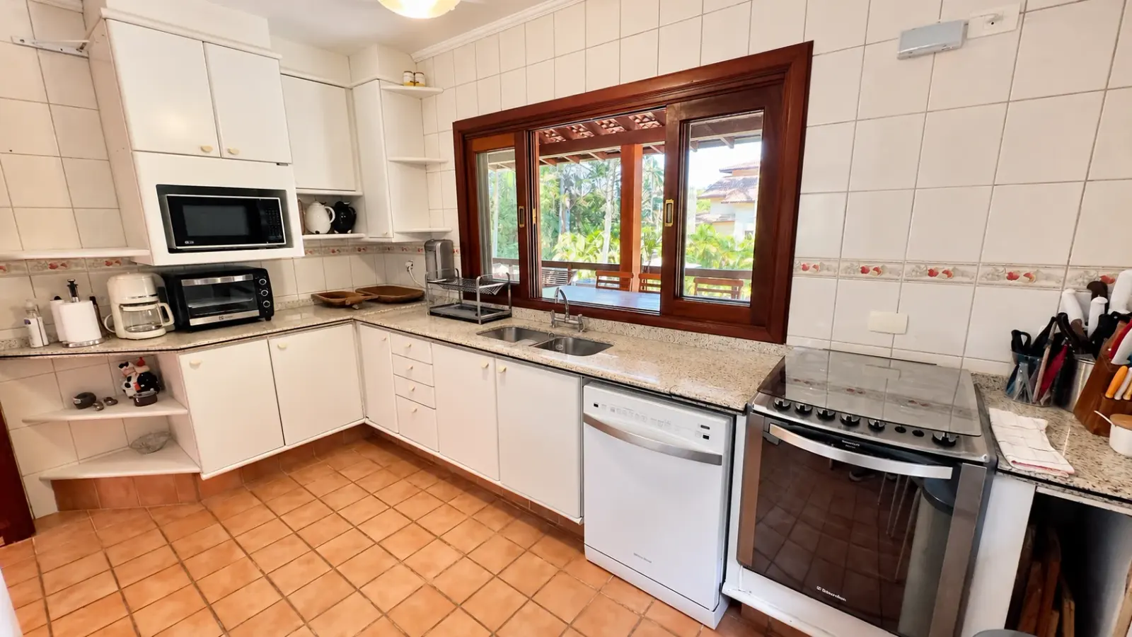 Casa rústica com amplo quintal gramado e piscina aquecida (39)